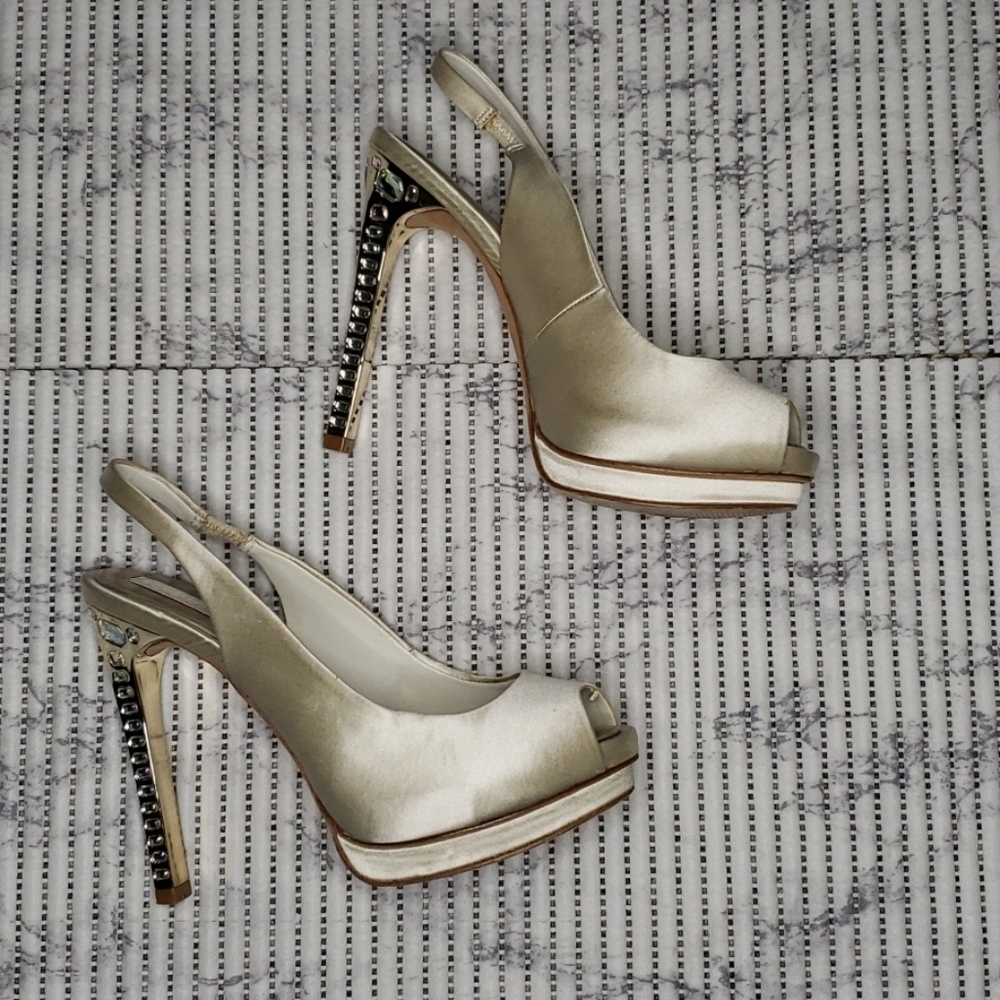 BCBGMaxAzria Ivory Satin Open Toe Pump Heels 7.5B